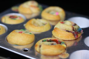 Freshly Baked Mini Cake Batter Buns @ tispychocochip.com