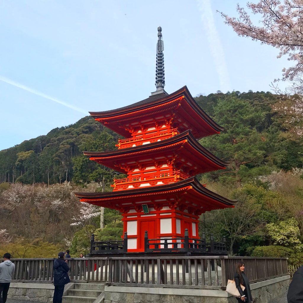 The easy child-bearing pagoda at Kiyomizyu-dera temple in Kyoto @ bestwithchocolate.com