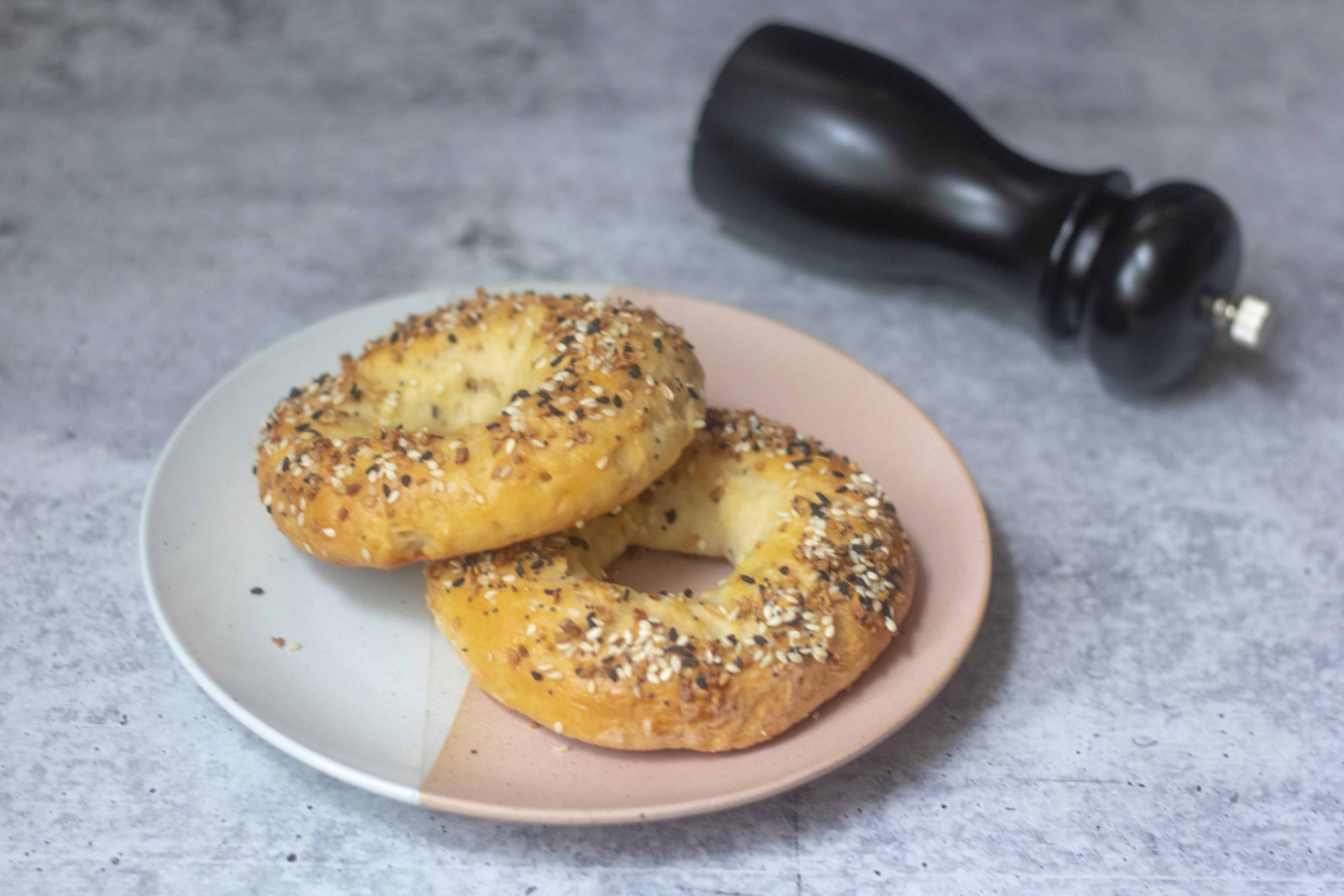 Quarantine Bagels @ tipsychochochip.com