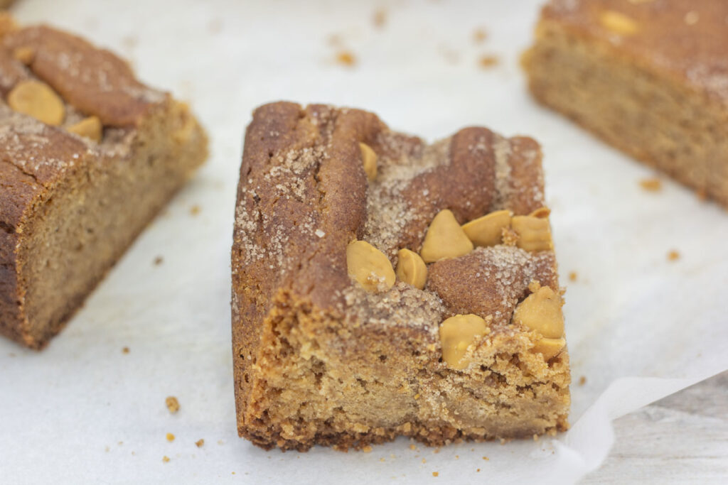 An edge piece of apple cider bars