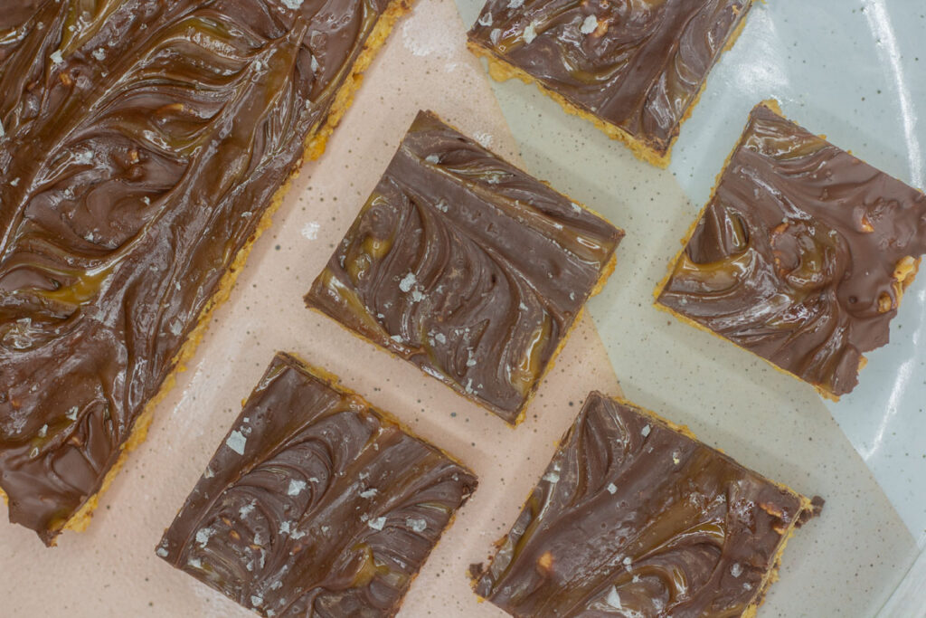 Caramel cornflake bars covered in chocolate