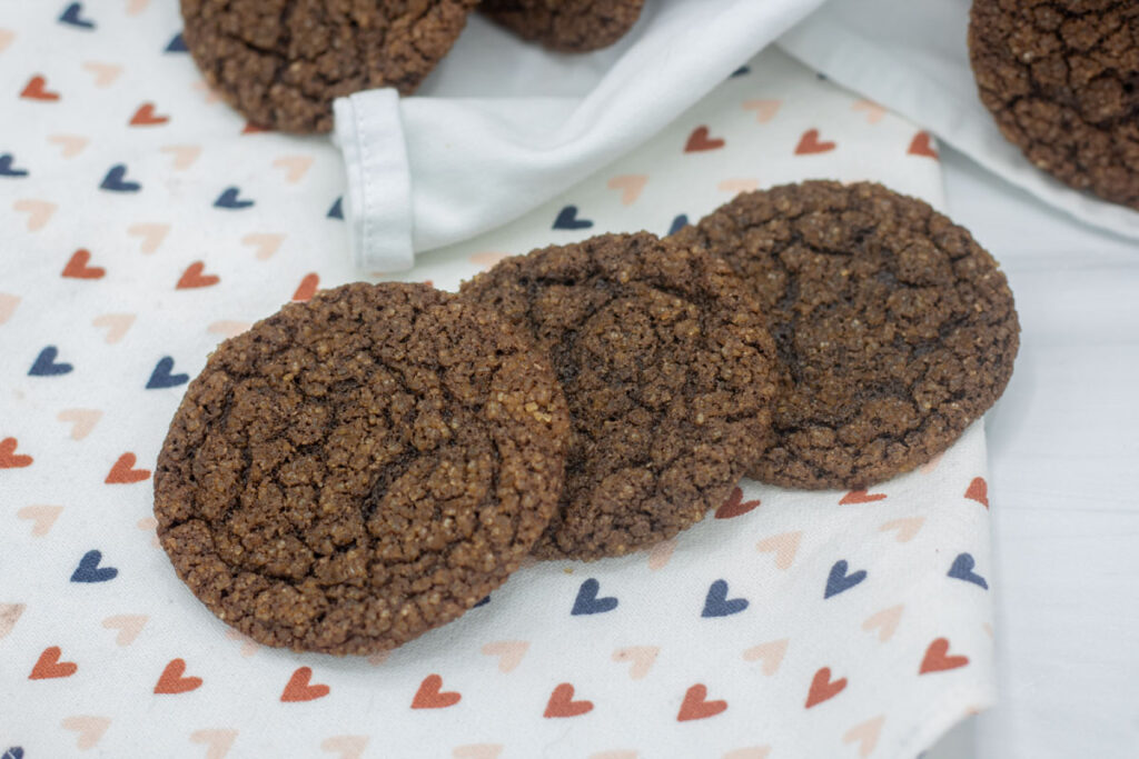 Chocolate crackle cookies in a row