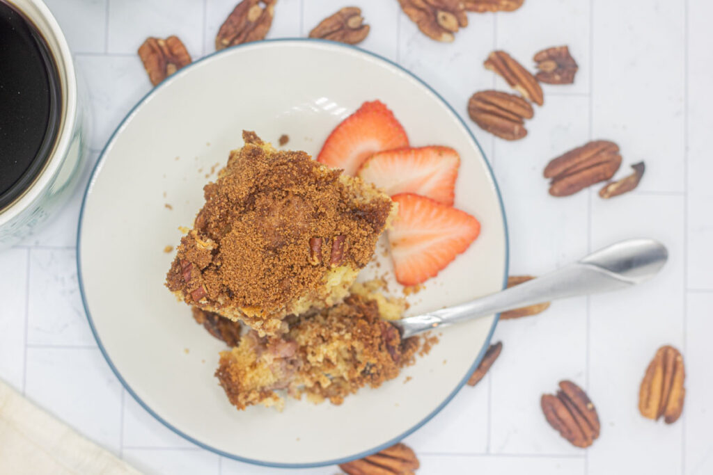 Coffee cake with sliced strawberries and pecans