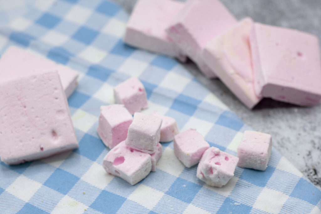 Raspberry marshmallows of assorted sizes